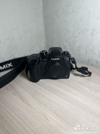 Фотоаппарат Panasonic Lumix DC-GH5 Body