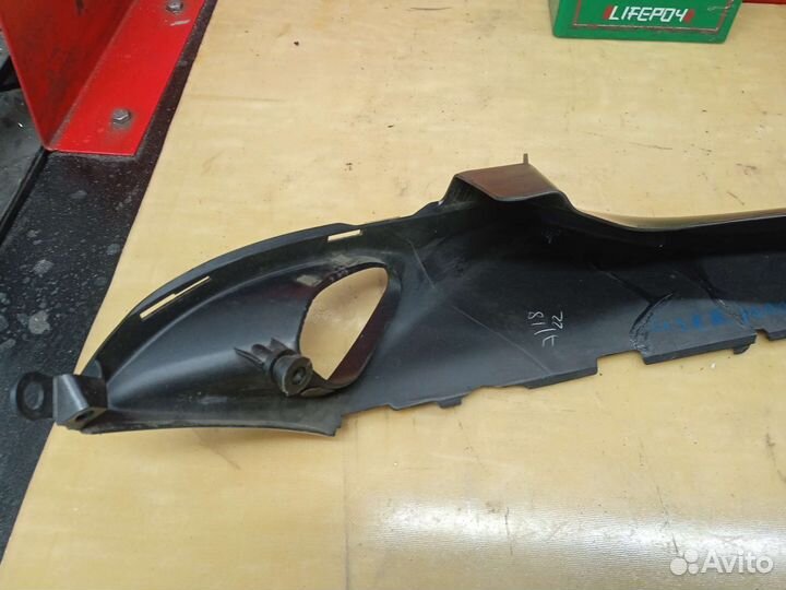 Suzuki GSX-R 1000 K5 - K6. Накладка воздуховода