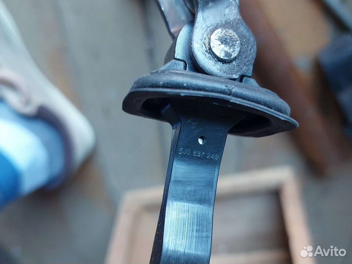 Ограничитель перед. двери Skoda Fabia 2 5J0837249