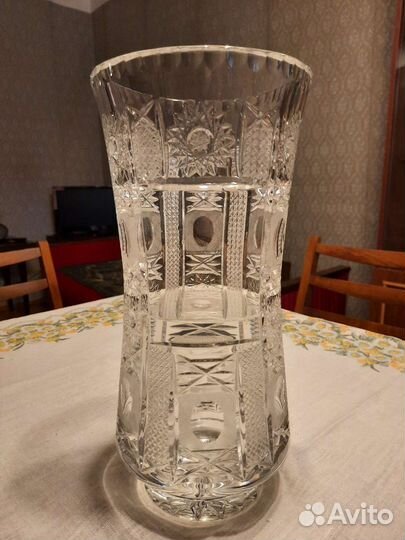 Большая хрустальная ваза для цветов