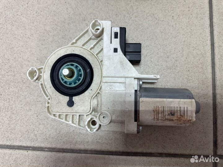 Моторчик стеклоподъемника правый Audi A6 Ауди A6