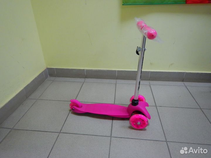 Самокат со светящимися колесами Розовый