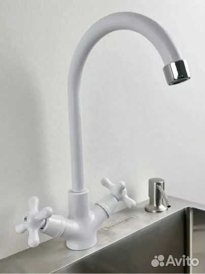Смеситель для кухни из белого пластика