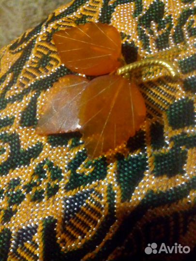 Брошь янтарь СССР