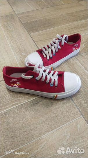 Красные кеды 33р