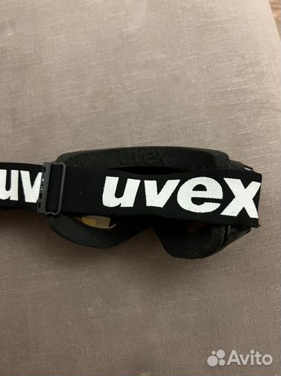 Горнолыжные очки и шлем