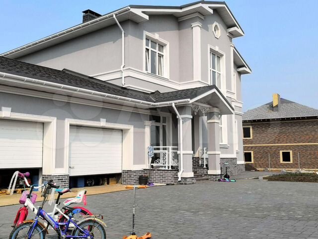 Коттедж 220 м² на участке 10 сот.