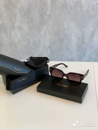 Солнцезащитные очки брендовые