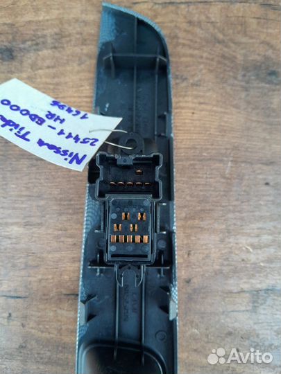 Кнопка стеклоподъемника задняя Nissan Tiida C11
