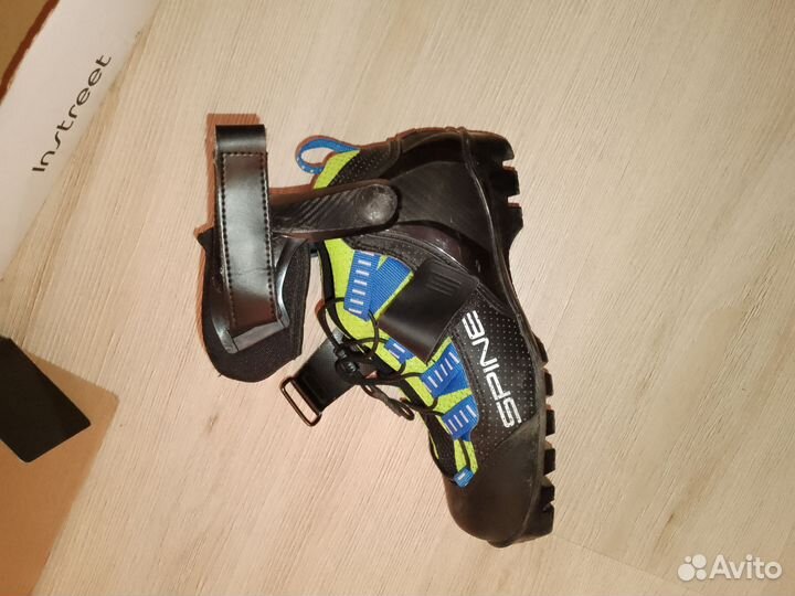 Лыжные ботинки коньковые spine