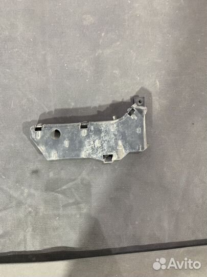 Кронштейн переднего бампера правый Nissan Almera