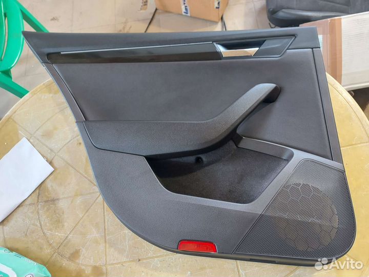 Дверные карты Canton, подсветка Skoda Superb 3