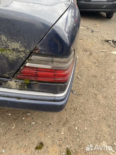 Фонари задние Mercedes W124