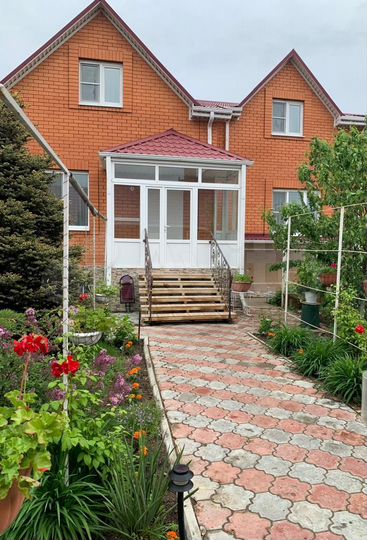 Коттедж 370 м² на участке 20 сот.