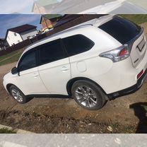 Mitsubishi Outlander 2.0 CVT, 2014, 156 000 км, с пробегом, цена 1 699 000 руб.