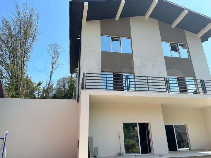 Дом 300 м² на участке 6,5 сот.