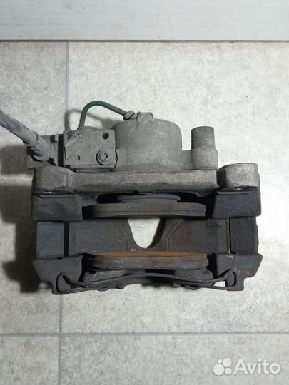 Суппорт тормозной передний левый Renault Laguna 2