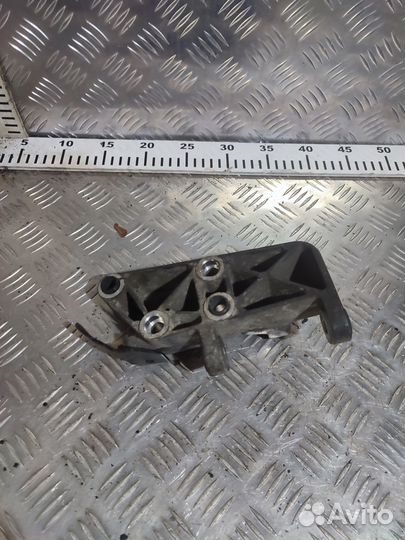 Кронштейн генератора Mercedes-Benz A9061500770