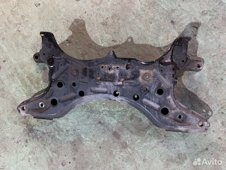 Подрамник передний Geely Emgrand 1064001379