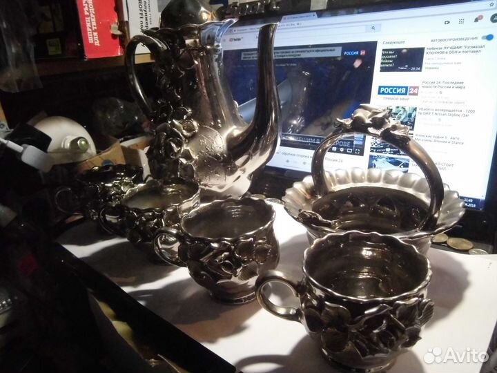 Новый красивый чайный сервиз