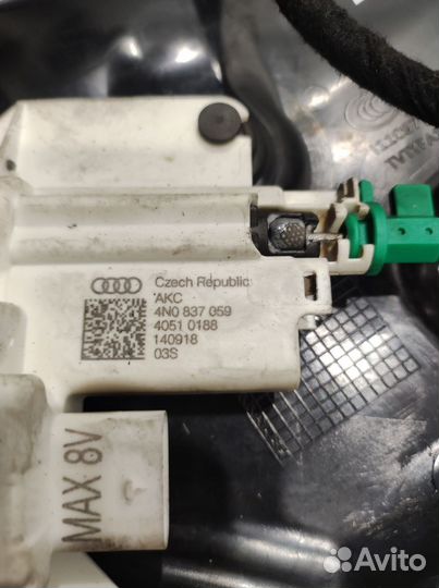 Доводчик двери Audi Q8