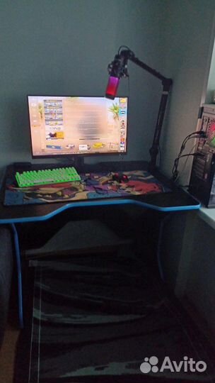 Компьютерный стол