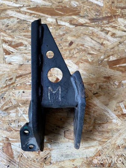 Кронштейн двигателя задний Nissan Almera Classic