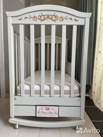 Кровать детская из массива