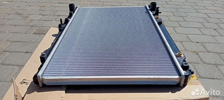 Продаю радиатор охлаждения двигателя