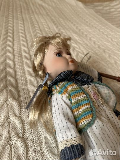 Кукла фарфоровая 31 см