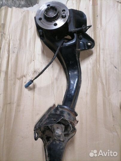 Кулак задний левый Mini Cooper R50 W10B16AA 2002