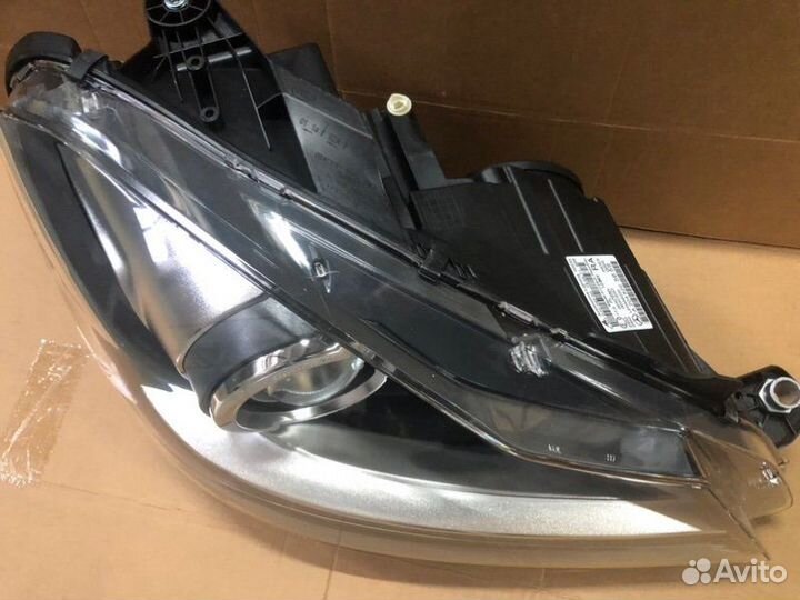 Фара передняя правая Mercedes-Benz C-Class W204