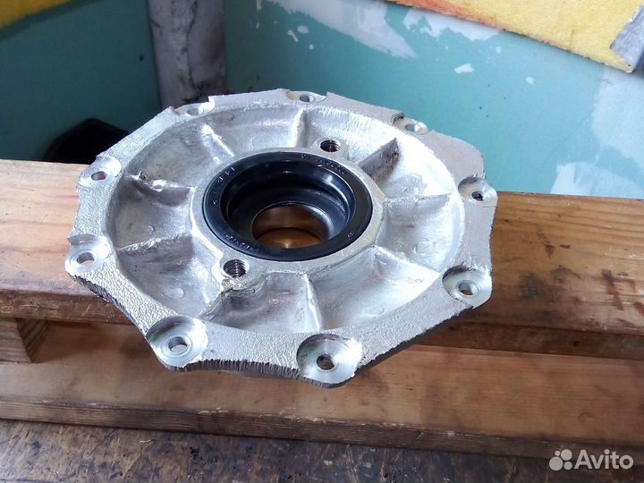 Задняя крышка коленвала мотоцикла Урал