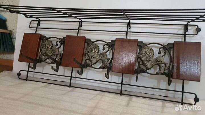 Вешалка для одежды настенная