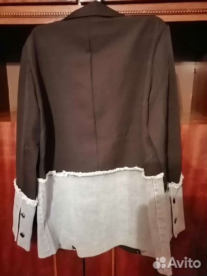 Модный пиджак с комбинированный ткани. От известно