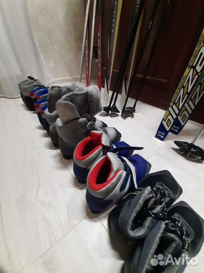 Лыжи с палками и ботинками (комплект)