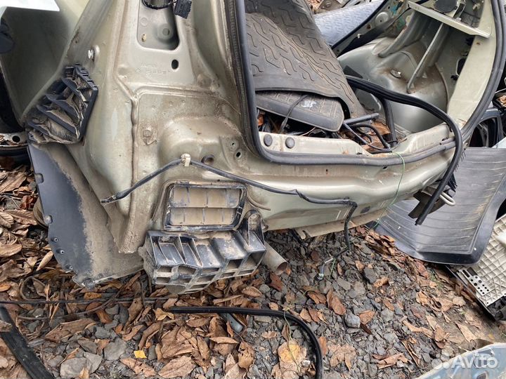 Задняя левая четверть Renault Sandero 1