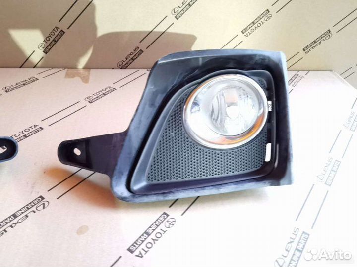 Рамка противотуманной фары Lexus Lx 570 J200