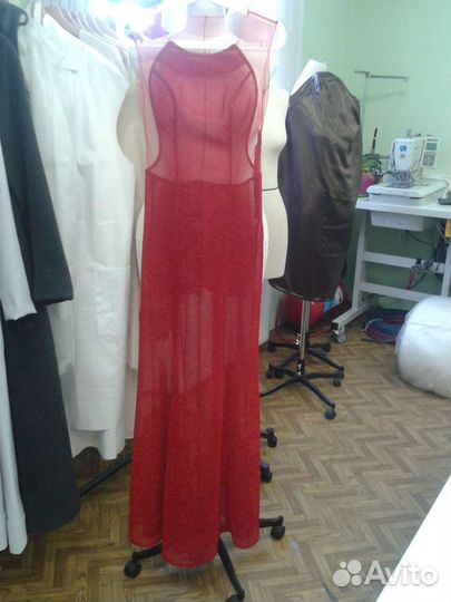 Швея принимает заказы на пошив одежды и ремонт