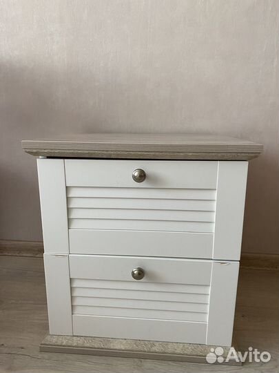 Тумба прикроватная