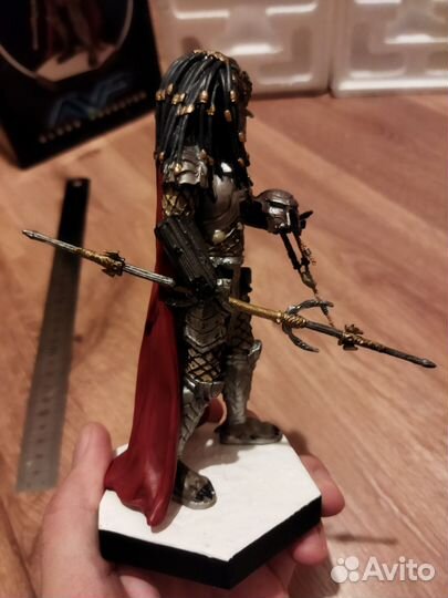 Старший хищник - Коллекционная фигурка