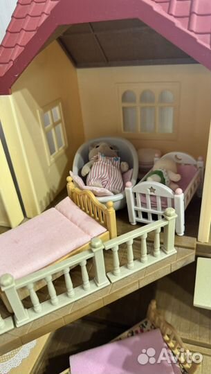 Sylvanian Families дом с мебклью и семьями