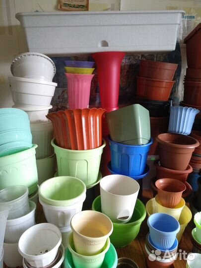 Пластиковые горшочки для цветов