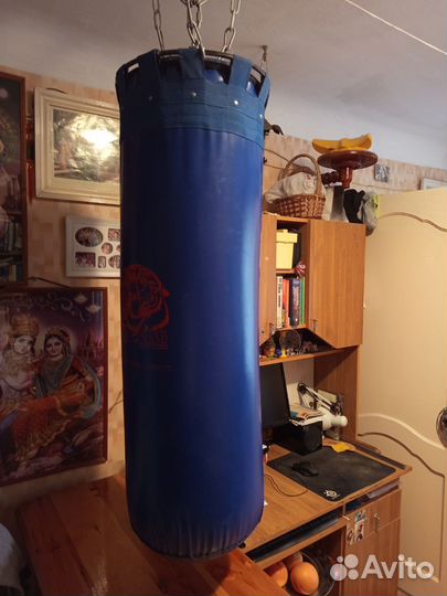 Боксерский мешок бу. 80 кг. Дл. 110см диам. 40см