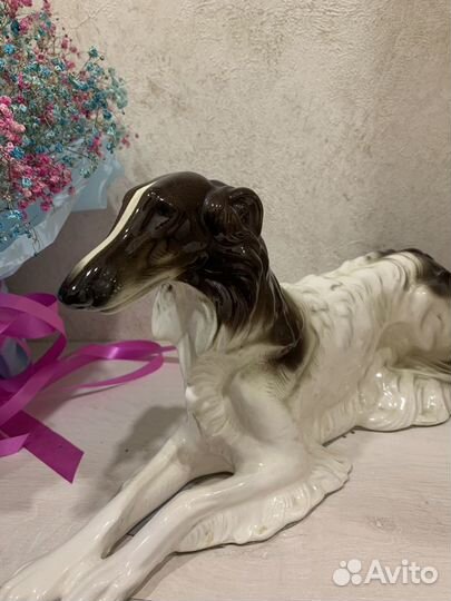 Фарфоровая статуэтка собаки русская борзая