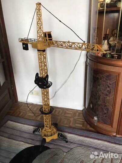 Подъемный кран игрушка