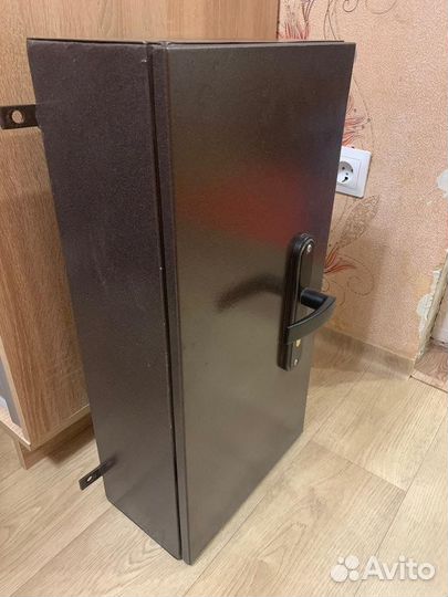 Сейф металлический