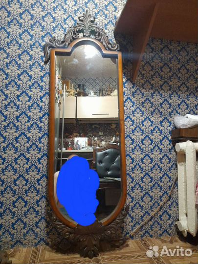 Антикварные зеркало и вешалка