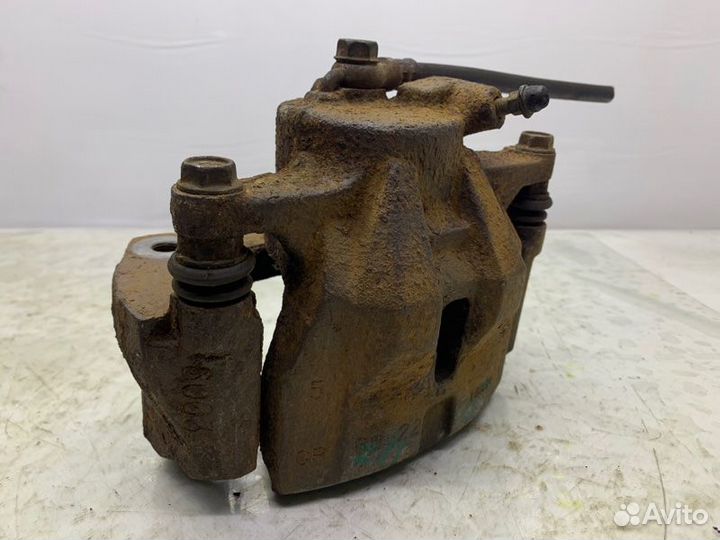 Суппорт передний левый Toyota Corolla E140 1.8