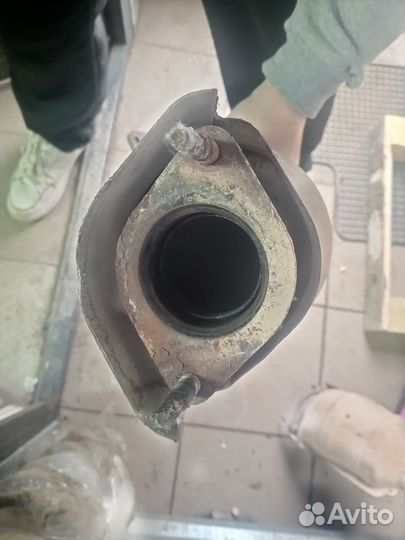 Выпускной катализатор infiniti QX80 правый